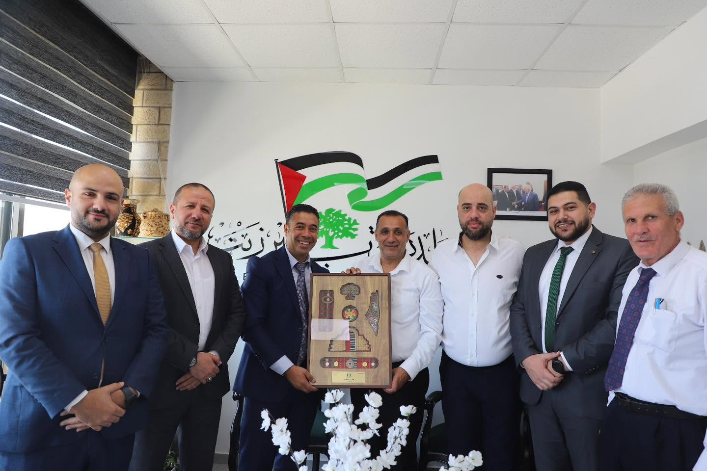 وفد من مجموعة النبالي والفارس يزور بلدية بيرزيت لبحث التعاون المشترك ودعم التنمية المحلية