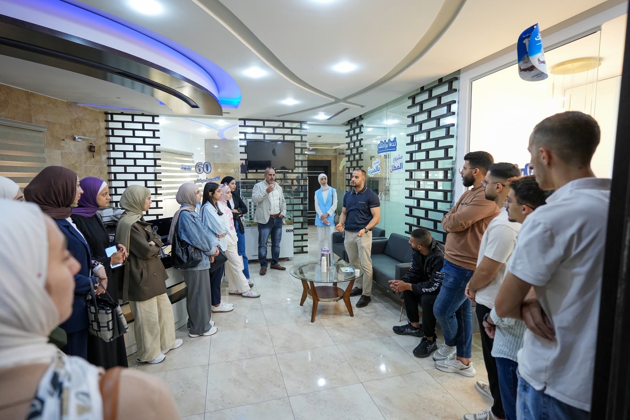 وفد من جامعة النجاح الوطنية يزور شركة النبالي والفارس للعقارات