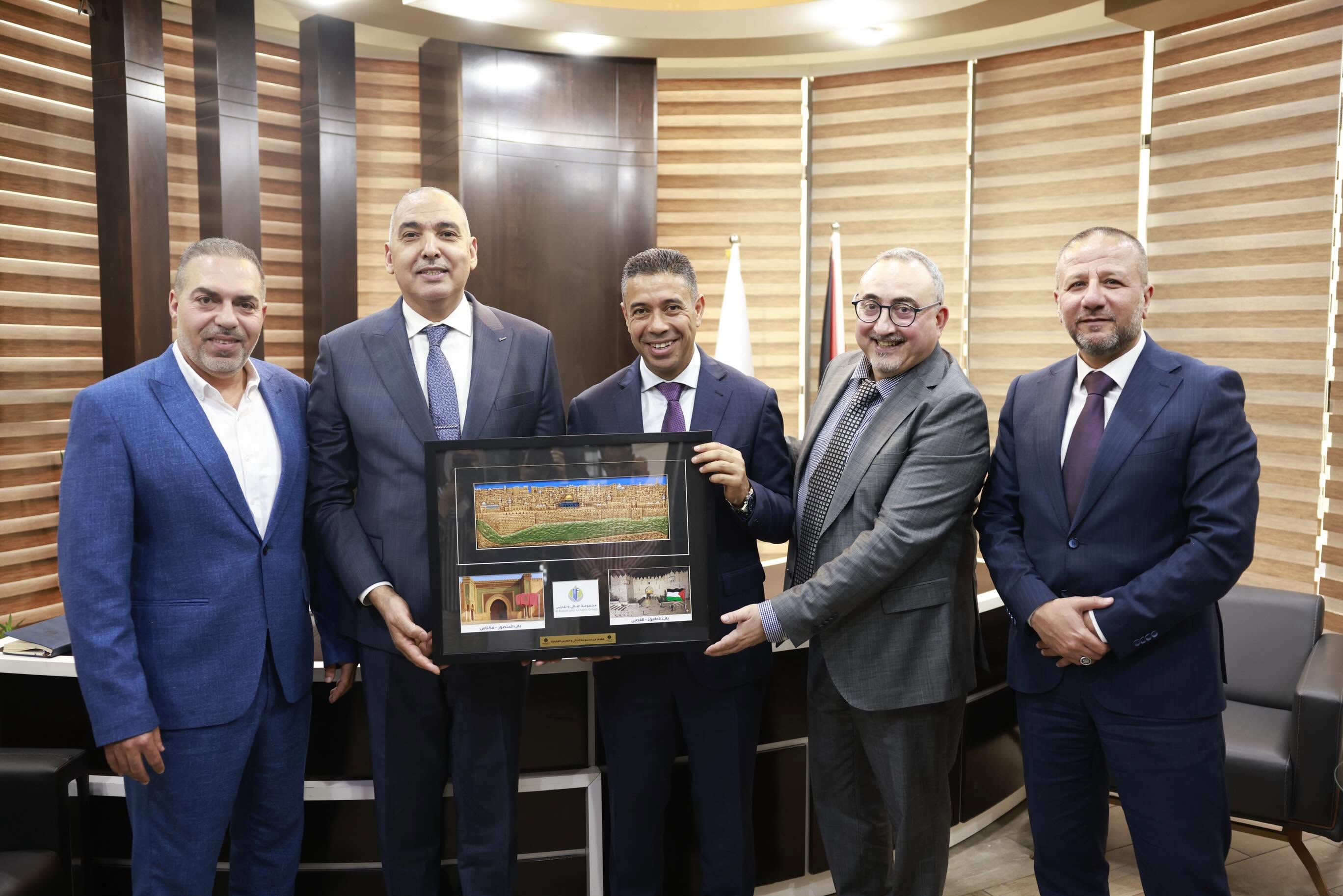 السفير المغربي يطّلع على استثمارات النبالي والفارس في المغرب ويؤكد أهمية الشراكة الاقتصادية الفلسطينية المغربية